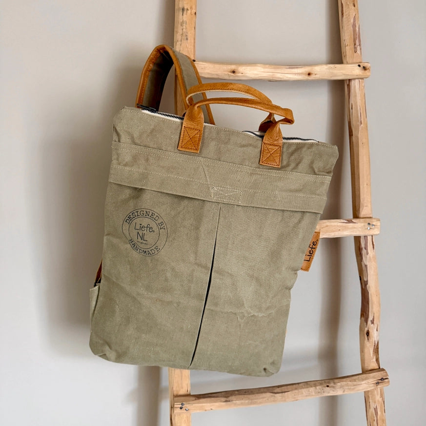 Recycelter Canvas Rucksack mit Leder details | Nachhaltige Tragetasche Eco Friendly | Großer Rucksack Unisex Upcycling | Liefe NL