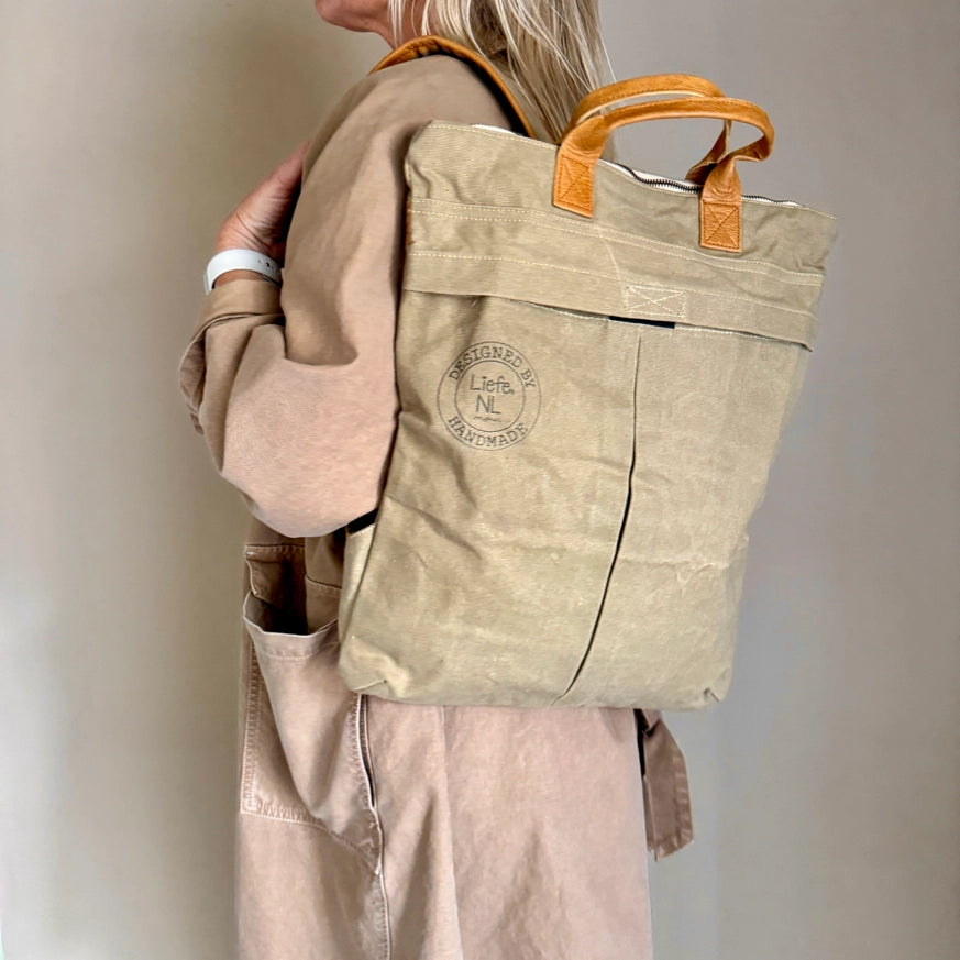 Recycelter Canvas Rucksack mit Leder details | Nachhaltige Tragetasche Eco Friendly | Großer Rucksack Unisex Upcycling | Liefe NL