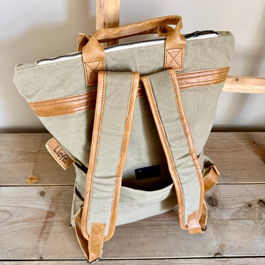 Recycelter Canvas Rucksack mit Leder details | Nachhaltige Tragetasche Eco Friendly | Großer Rucksack Unisex Upcycling | Liefe NL