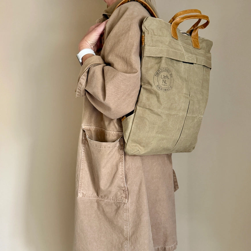 Recycelter Canvas Rucksack mit Leder details | Nachhaltige Tragetasche Eco Friendly | Großer Rucksack Unisex Upcycling | Liefe NL