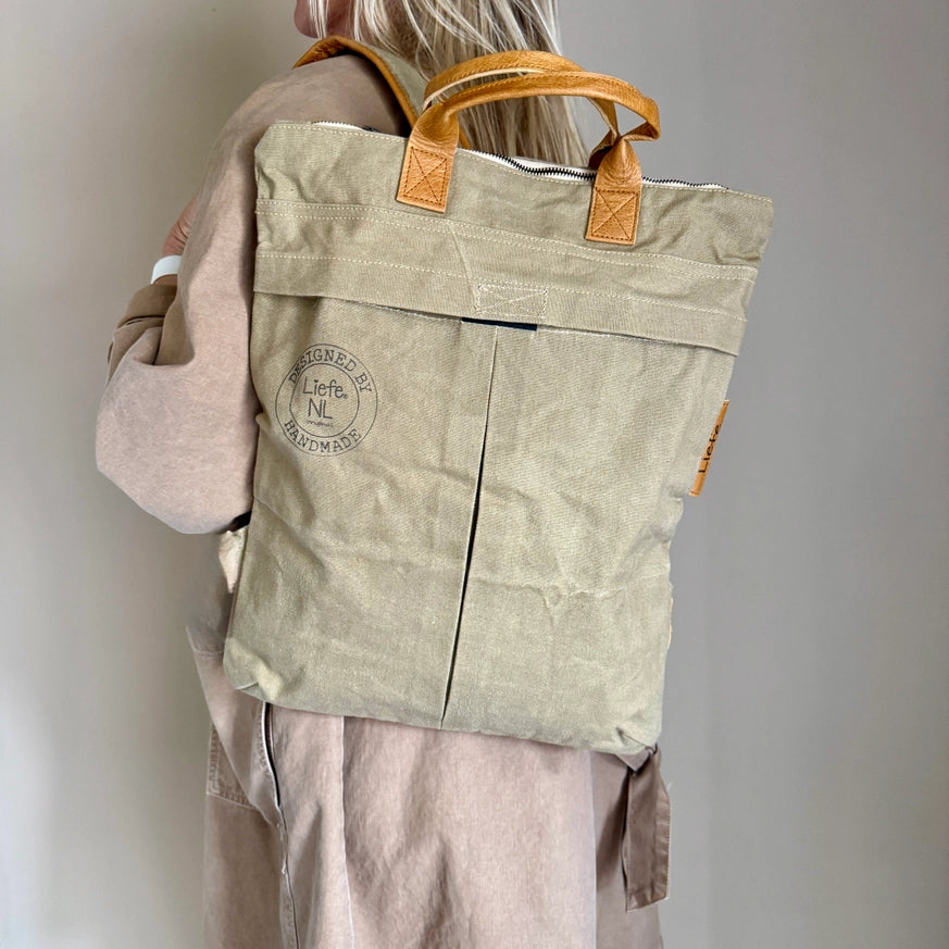 Recycelter Canvas Rucksack mit Leder details | Nachhaltige Tragetasche Eco Friendly | Großer Rucksack Unisex Upcycling | Liefe NL